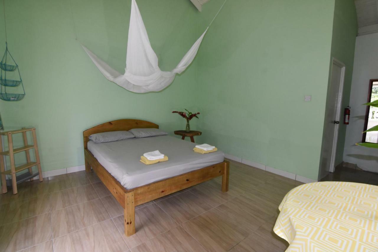 Soufriere Guesthouse Bagian luar foto