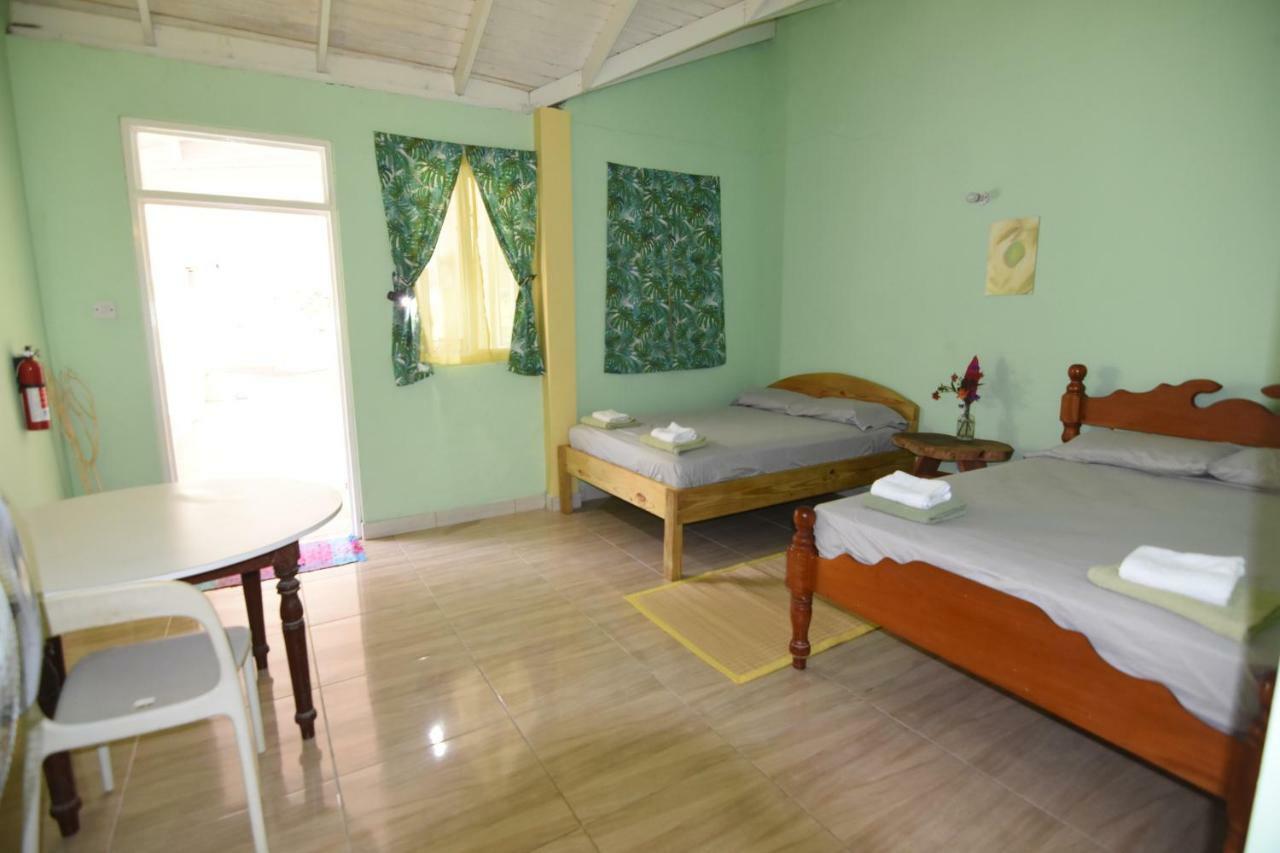 Soufriere Guesthouse Bagian luar foto